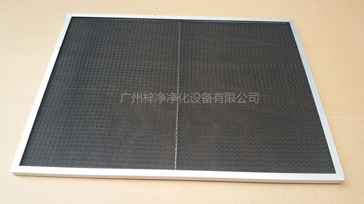 尼龍網(wǎng)初效過濾器骨架采用直徑為6mm的鐵絲焊接處理,目的防止過濾器變形。