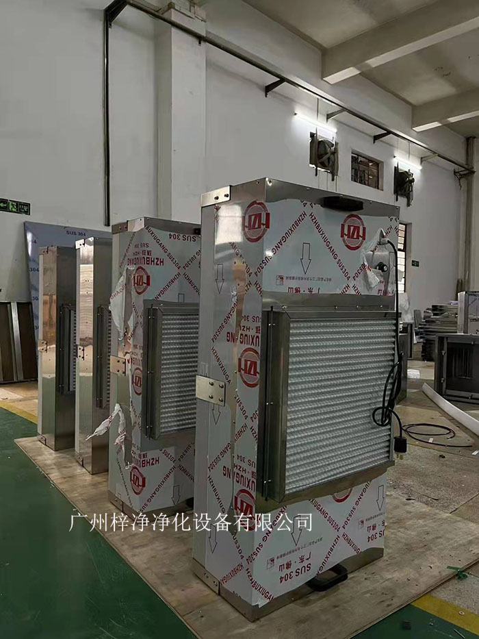 潔凈棚風(fēng)機從FFU的頂部將空氣吸入，經(jīng)過初效過濾器，高效過濾器的過濾，過濾后的潔凈空氣以0.45m/s±20%的風(fēng)速在整個出風(fēng)面勻速送出到棚內(nèi)。